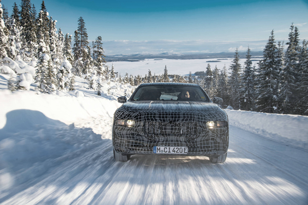 a 02. BMW i7在北极圈进行冰雪测试.jpg