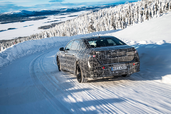 a 03. BMW i7在北极圈进行冰雪测试.jpg